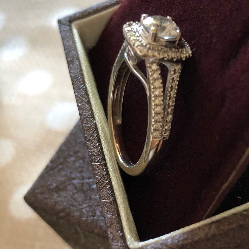 DIAMOND 14k white gold engagement ring. Size 6 - Picture 2 of 4